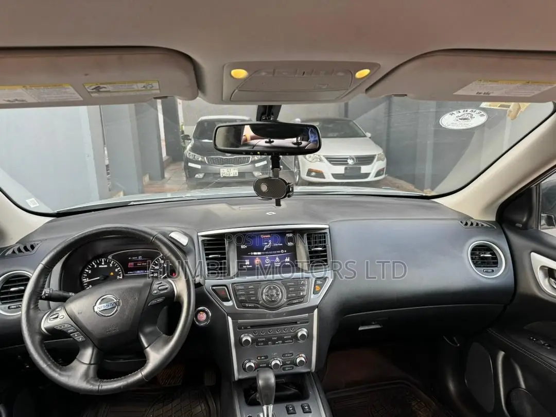 Nissan Pathfinder 2020 Silver