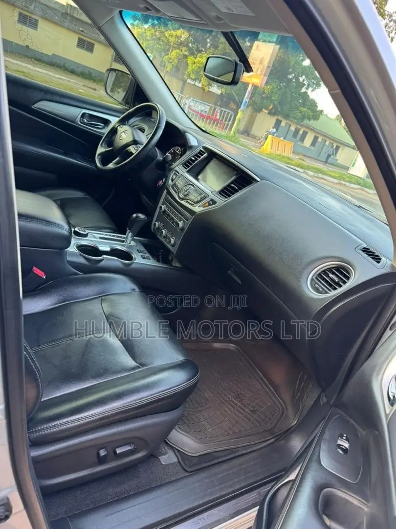 Nissan Pathfinder 2020 Silver