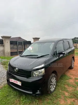 Toyota Voxy X 2WD 8-Seater 2010 Black