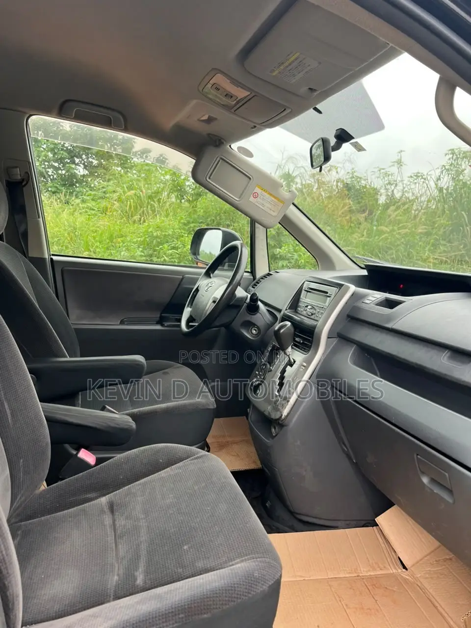 Toyota Voxy X 2WD 8-Seater 2010 Black