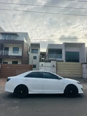 Toyota Camry SE 4dr Sedan (2.5L 4cyl 6A) 2014 White