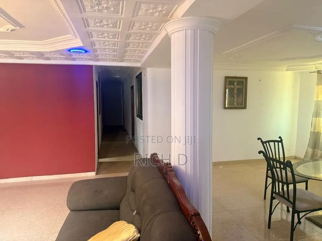 9bdrm Apartment in Community 25 for sale