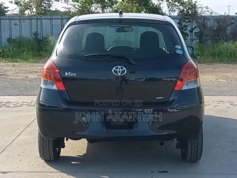 Toyota Vitz 1.3 AWD 3dr 2010 Black