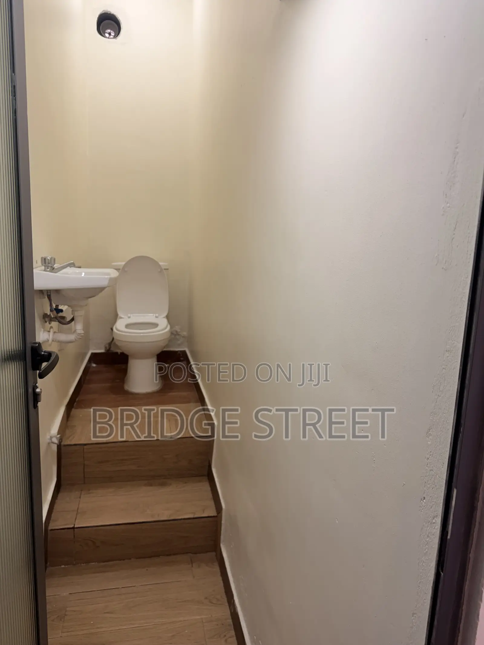 2bdrm Apartment in 2809 Court, Nmai-Dzorn for rent
