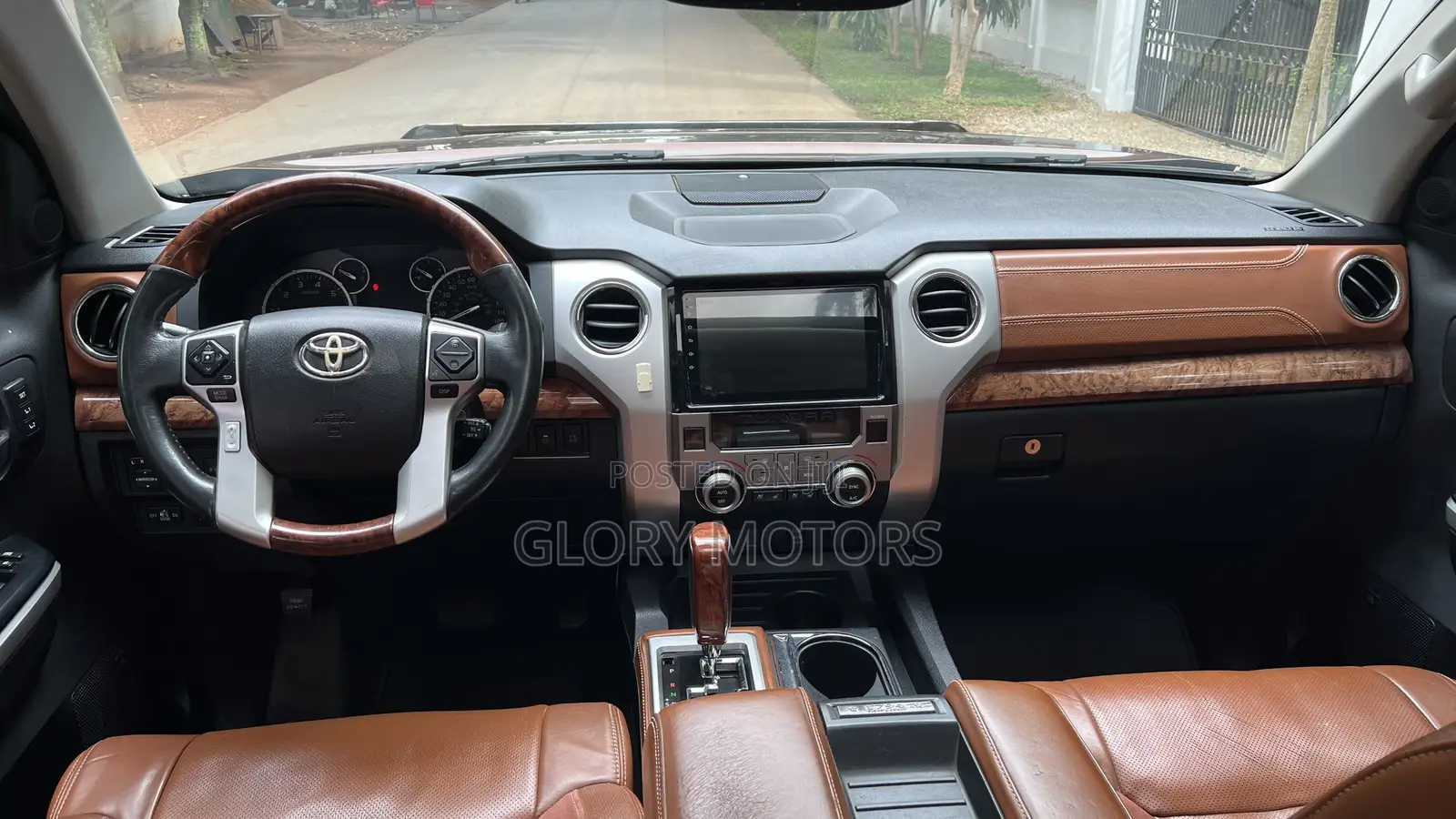 Toyota Tundra 1794 4dr CrewMax 4WD SB (5.7L 8cyl 6A) 2014 Brown