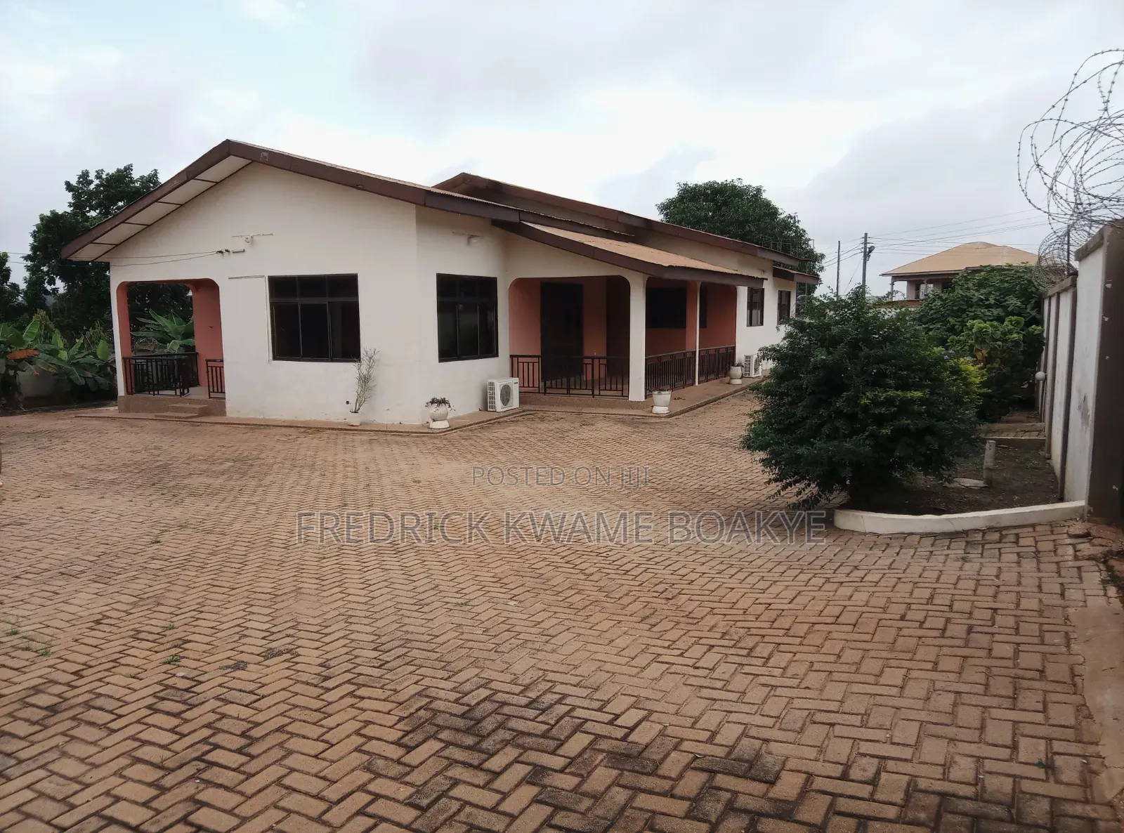 Furnished 8bdrm House in Brother K Estate, Kumasi Metropolitan for sale