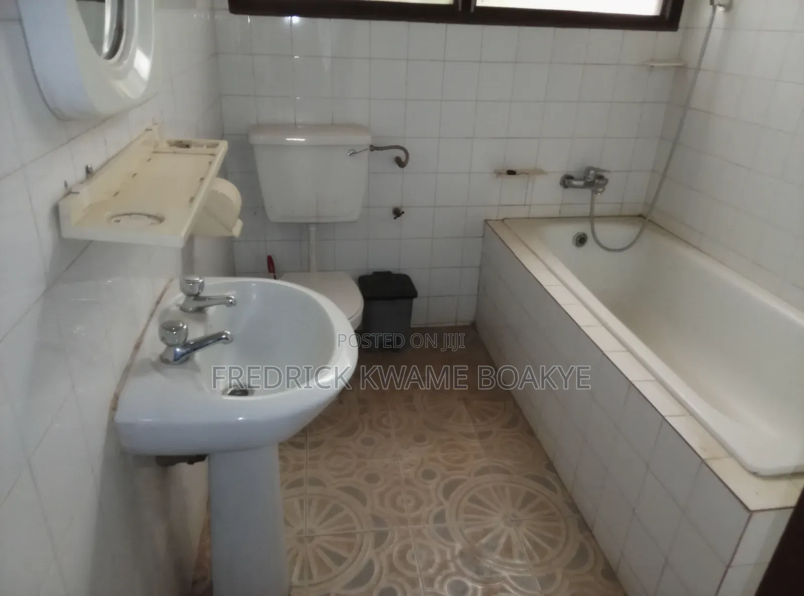 Furnished 8bdrm House in Brother K Estate, Kumasi Metropolitan for sale