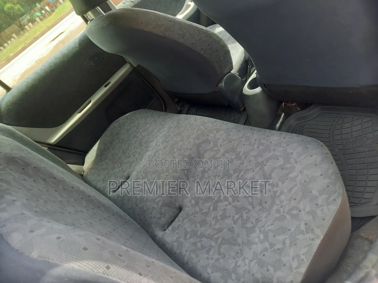 Toyota Vitz 1.3 FWD 5dr 2010 Gray