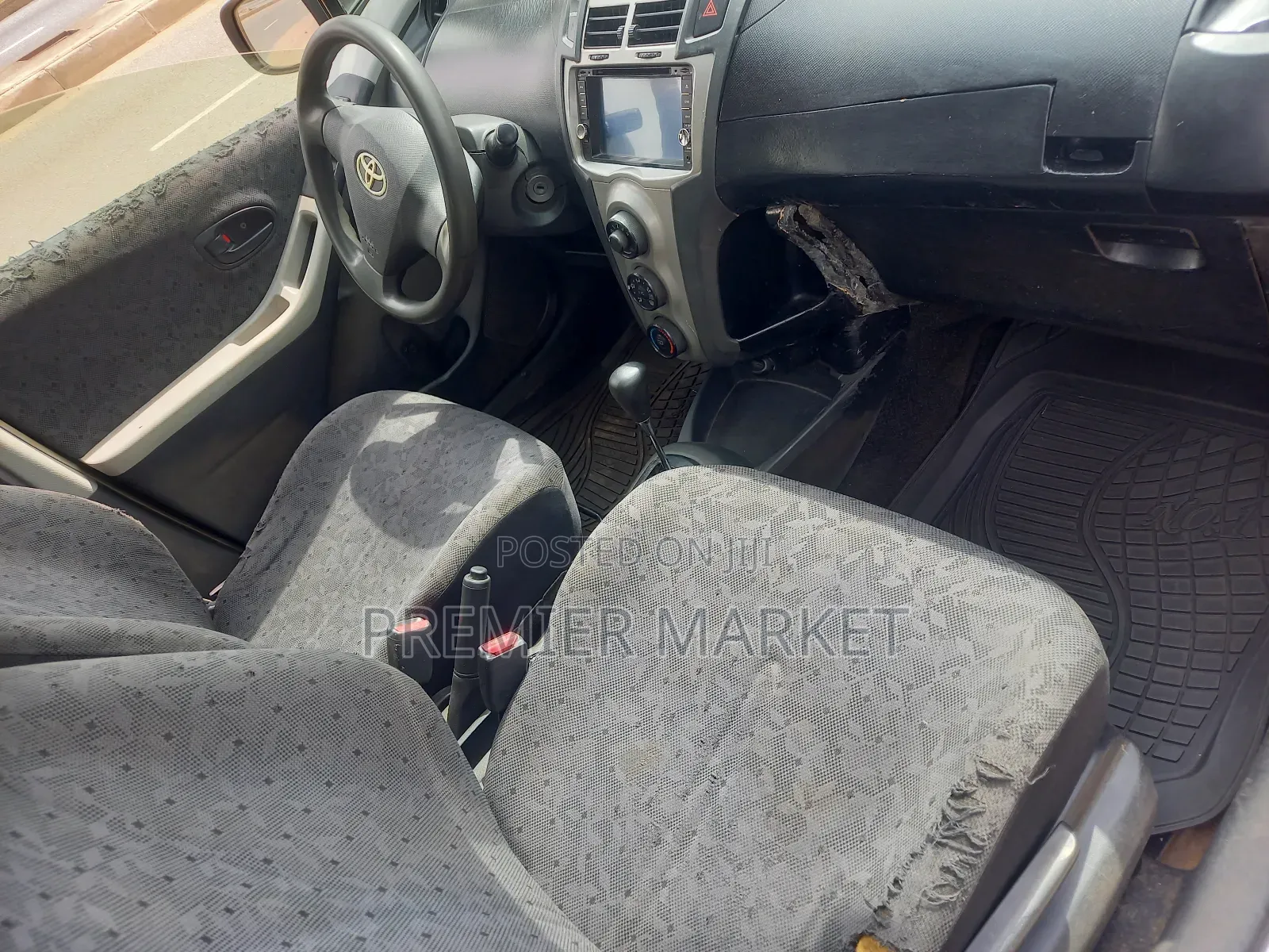 Toyota Vitz 1.3 FWD 5dr 2010 Gray
