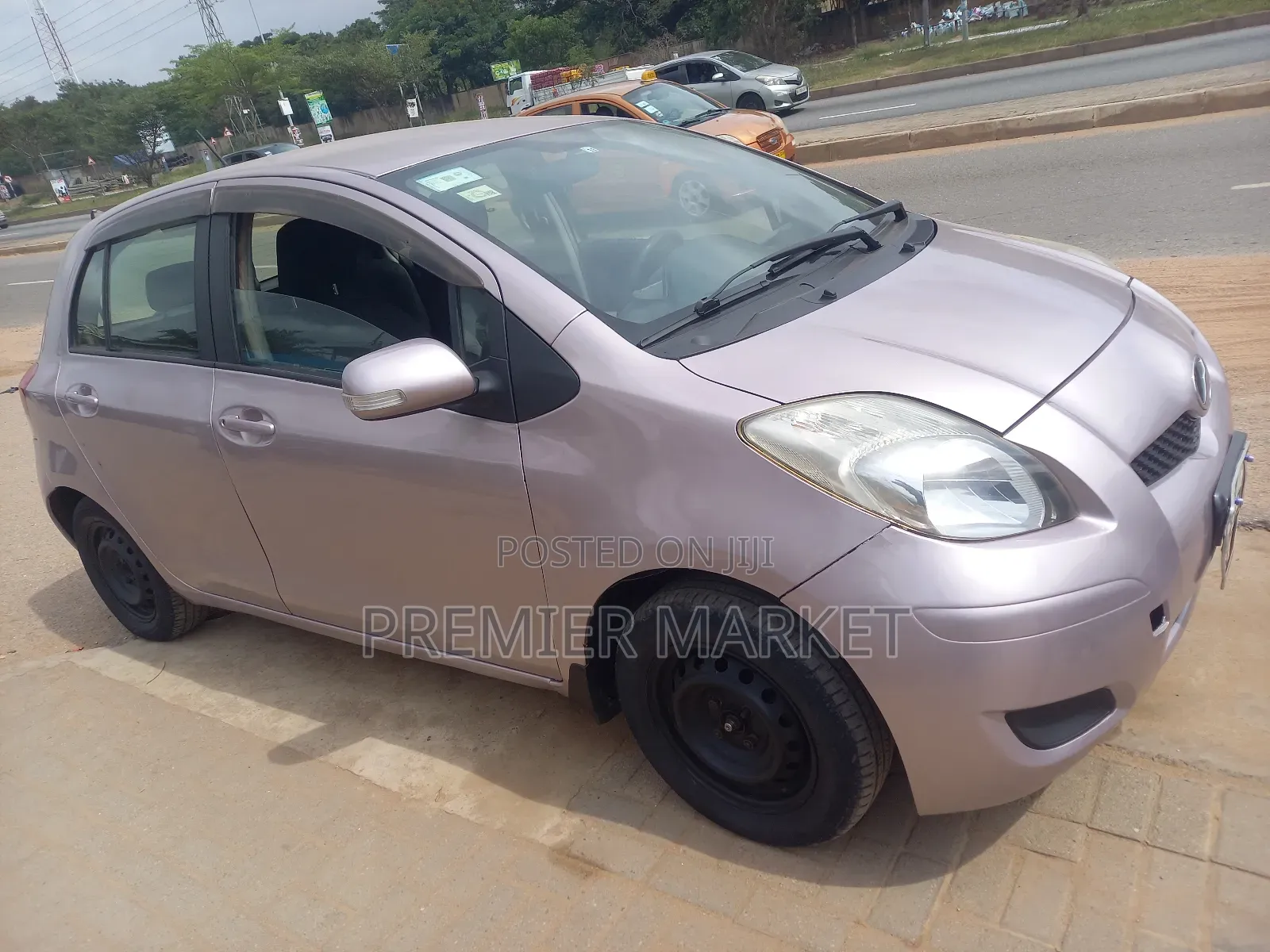Toyota Vitz 1.3 FWD 5dr 2010 Gray