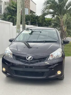 Toyota Vitz 1.3 AWD 5dr 2014 Purple