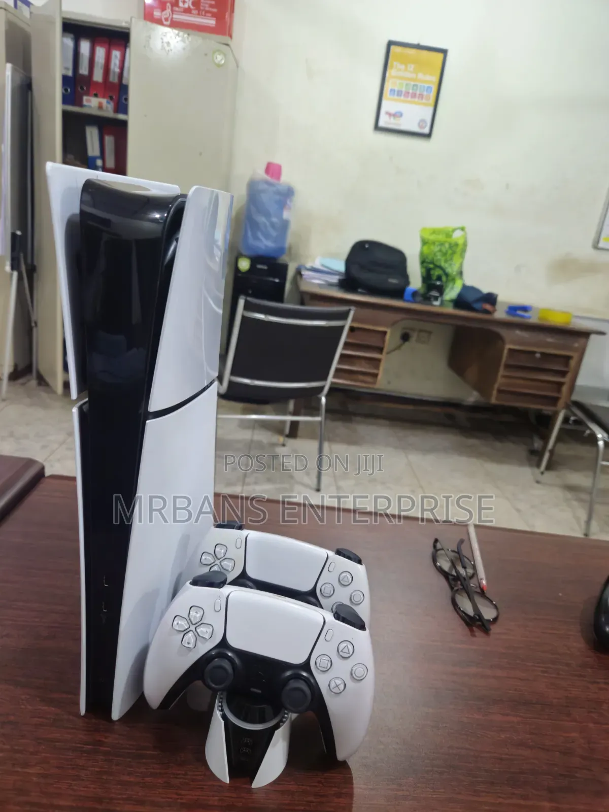 PlayStation 5 Slim Jailbreak 10 Games 2 Controllers & a Charging Dock