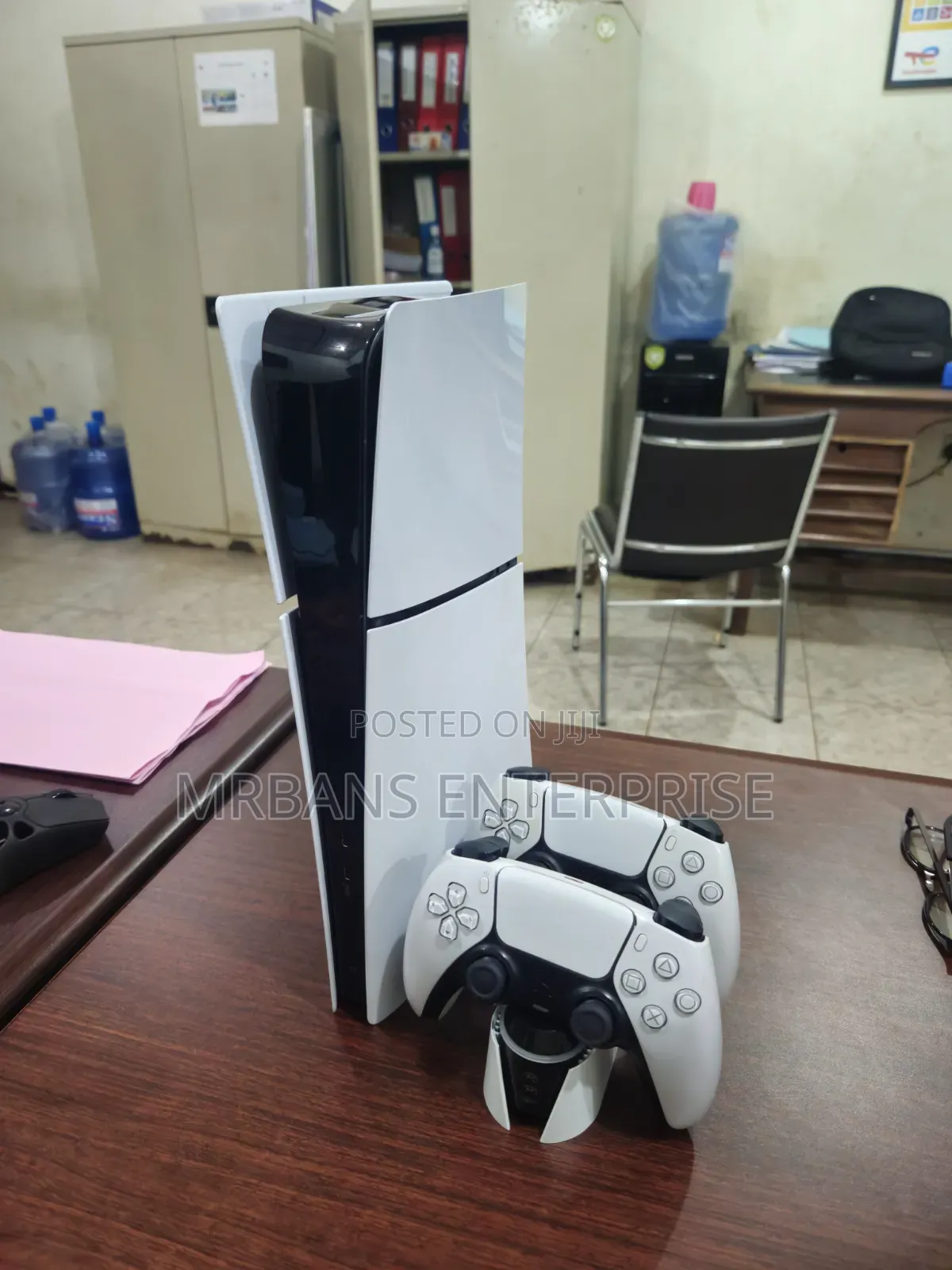 PlayStation 5 Slim Jailbreak 10 Games 2 Controllers & a Charging Dock