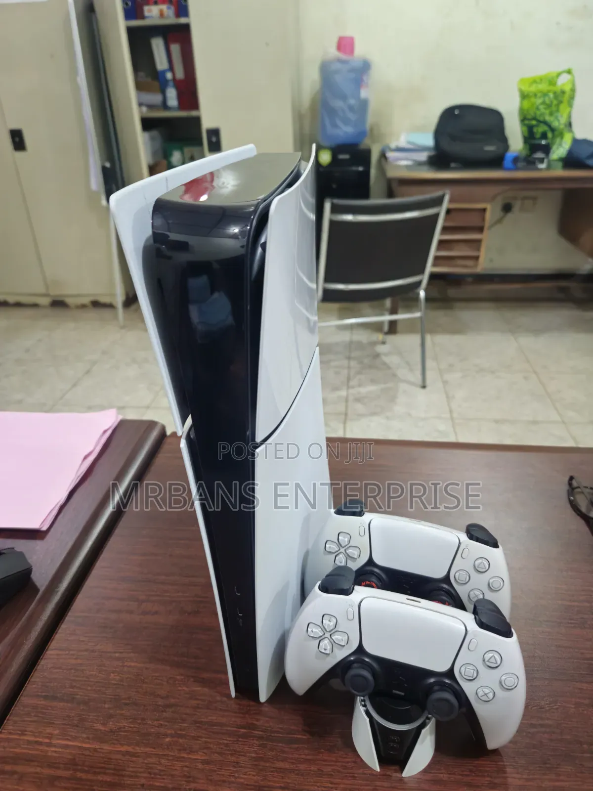 PlayStation 5 Slim Jailbreak 10 Games 2 Controllers & a Charging Dock