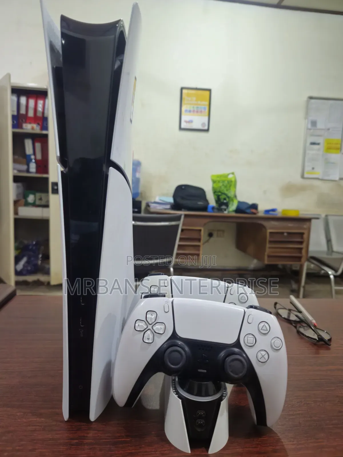 PlayStation 5 Slim Jailbreak 10 Games 2 Controllers & a Charging Dock