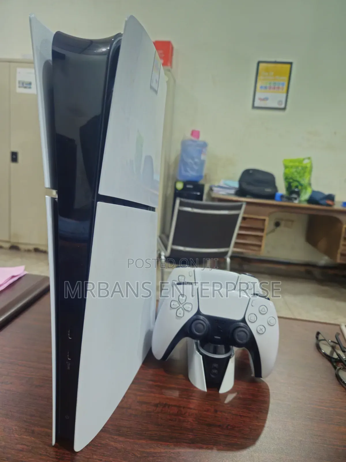 PlayStation 5 Slim Jailbreak 10 Games 2 Controllers & a Charging Dock