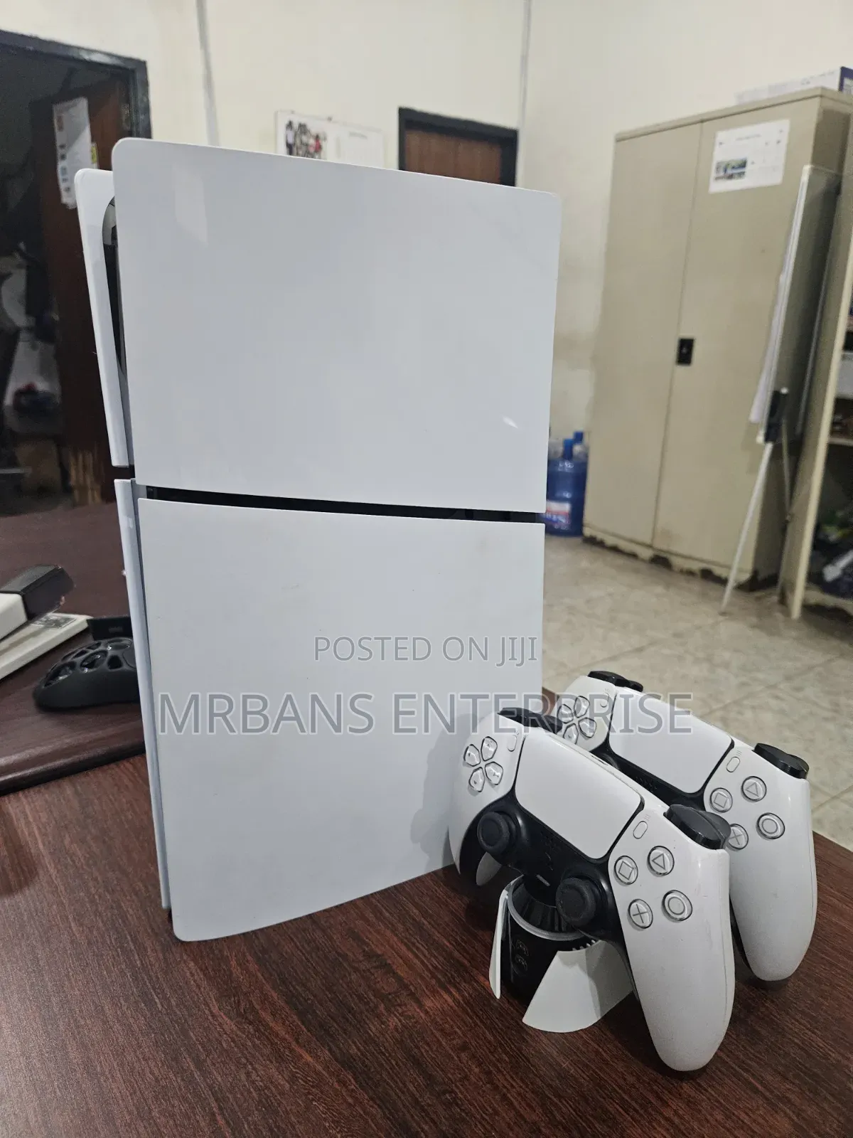 PlayStation 5 Slim Jailbreak 10 Games 2 Controllers & a Charging Dock