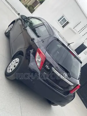 Toyota Vitz 1.3 AWD 5dr 2014 Purple