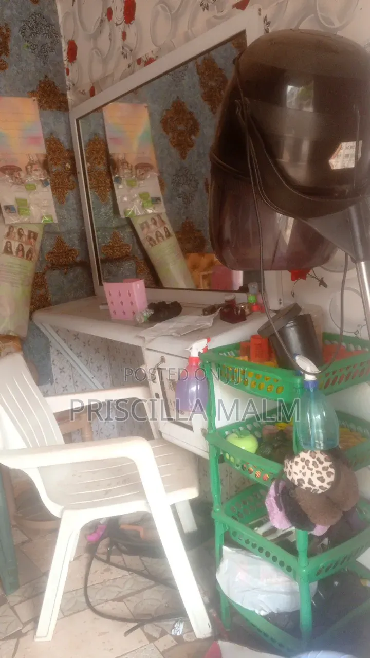 Salon Container