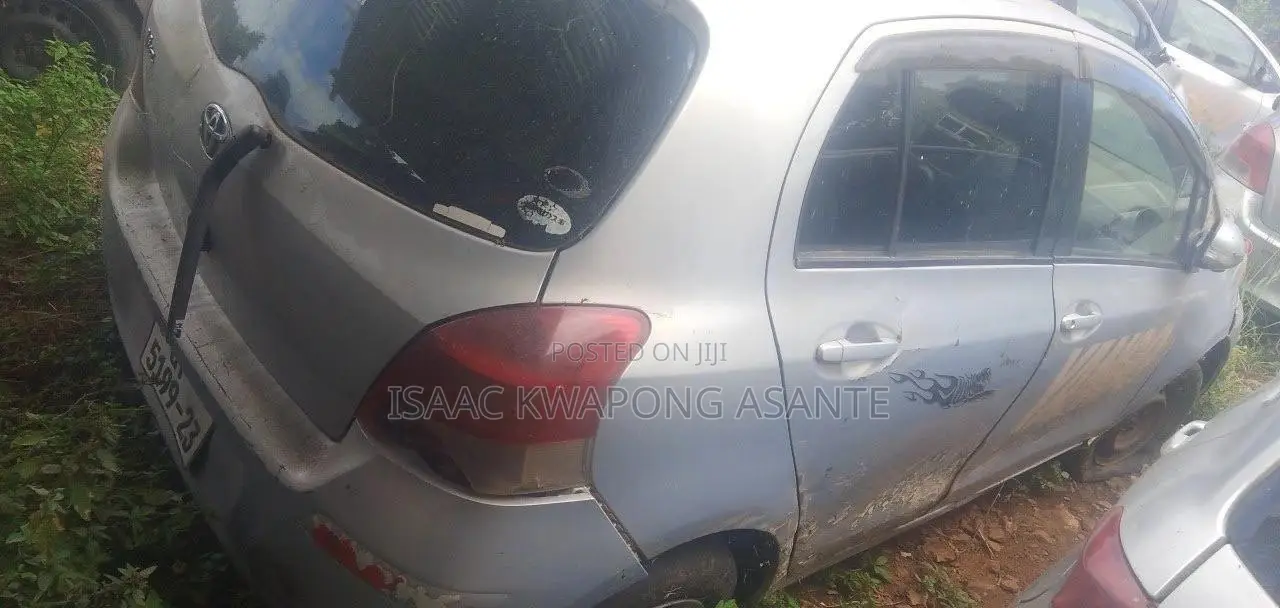 Toyota Vitz 1.0 FWD 3dr 2010 Silver