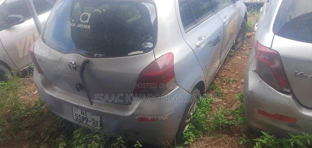 Toyota Vitz 1.0 FWD 3dr 2010 Silver
