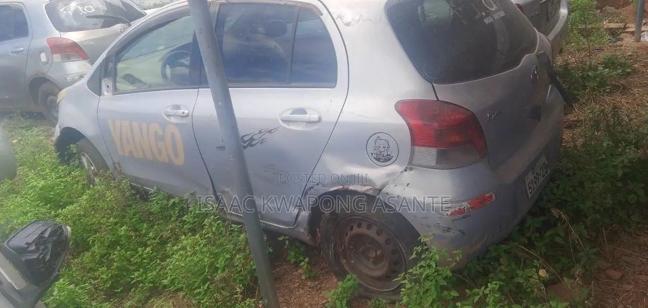 Toyota Vitz 1.0 FWD 3dr 2010 Silver