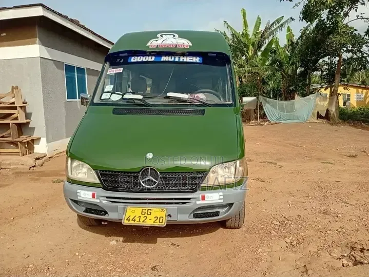 Mercedes-Benz Sprinter 2010 Green