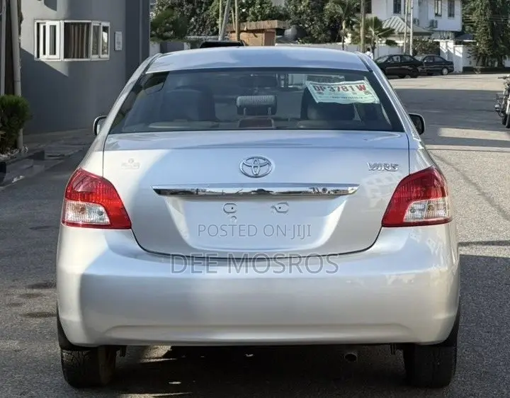 Toyota Yaris 2012 Silver
