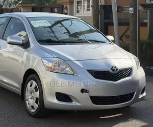 Toyota Yaris 2012 Silver