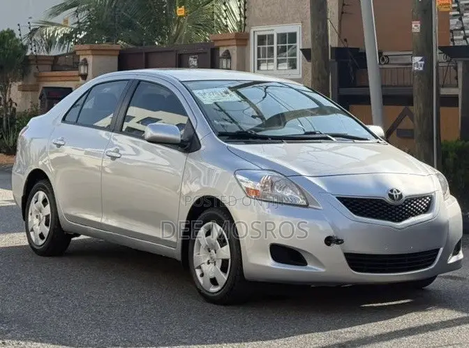 Toyota Yaris 2012 Silver