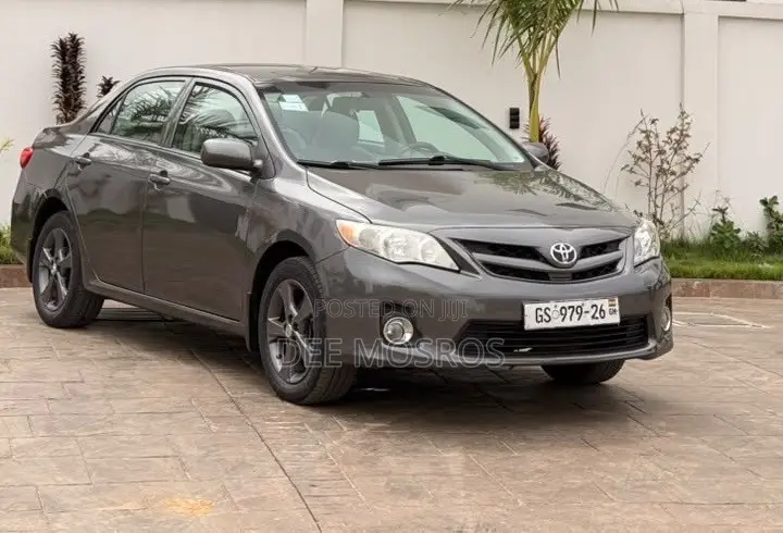 Toyota Corolla LE 4dr Sedan (1.8L 4cyl 4A) 2013 Gray