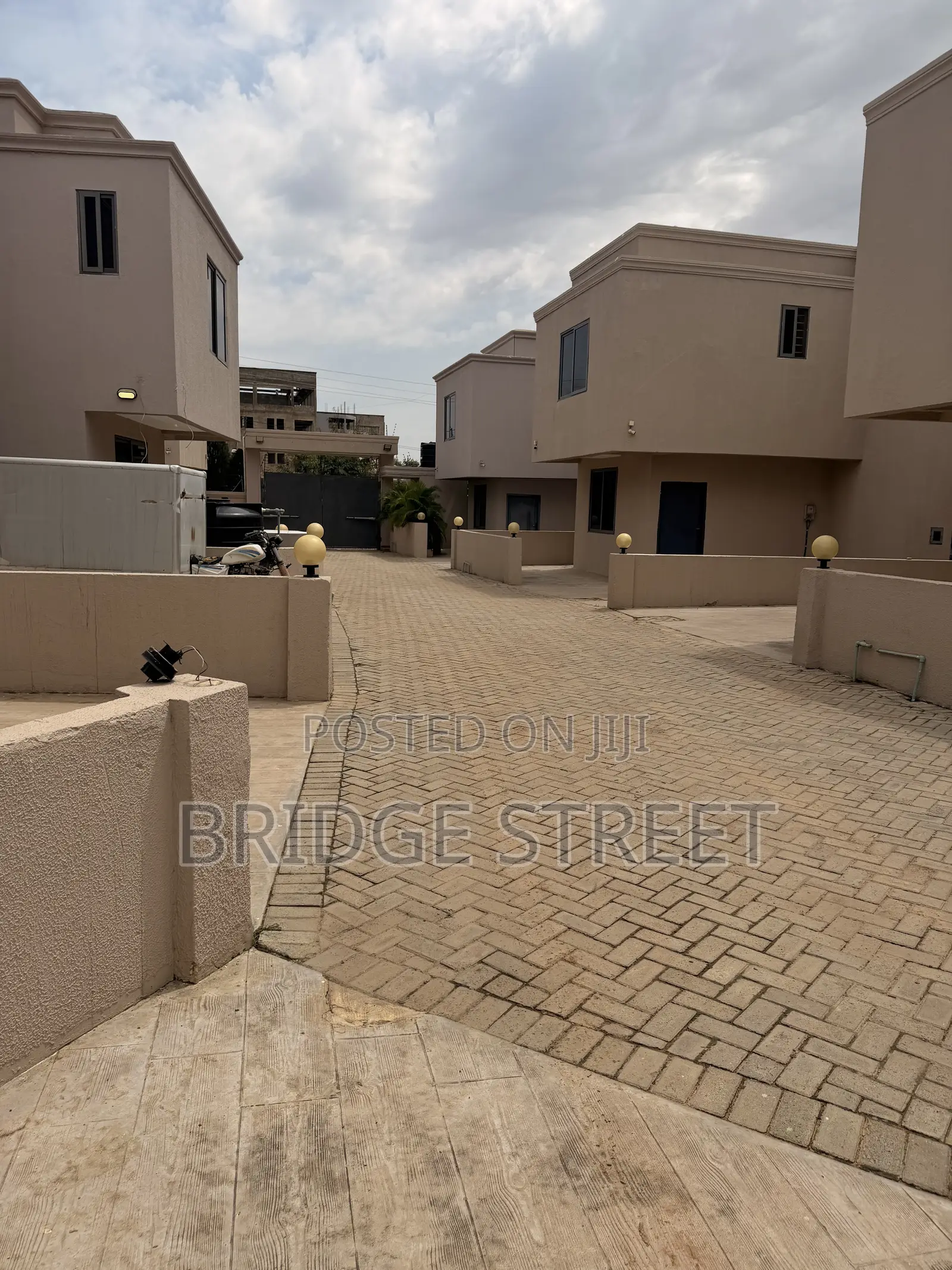 4bdrm Block of Flats in 2809 Court, Nmai-Dzorn for sale