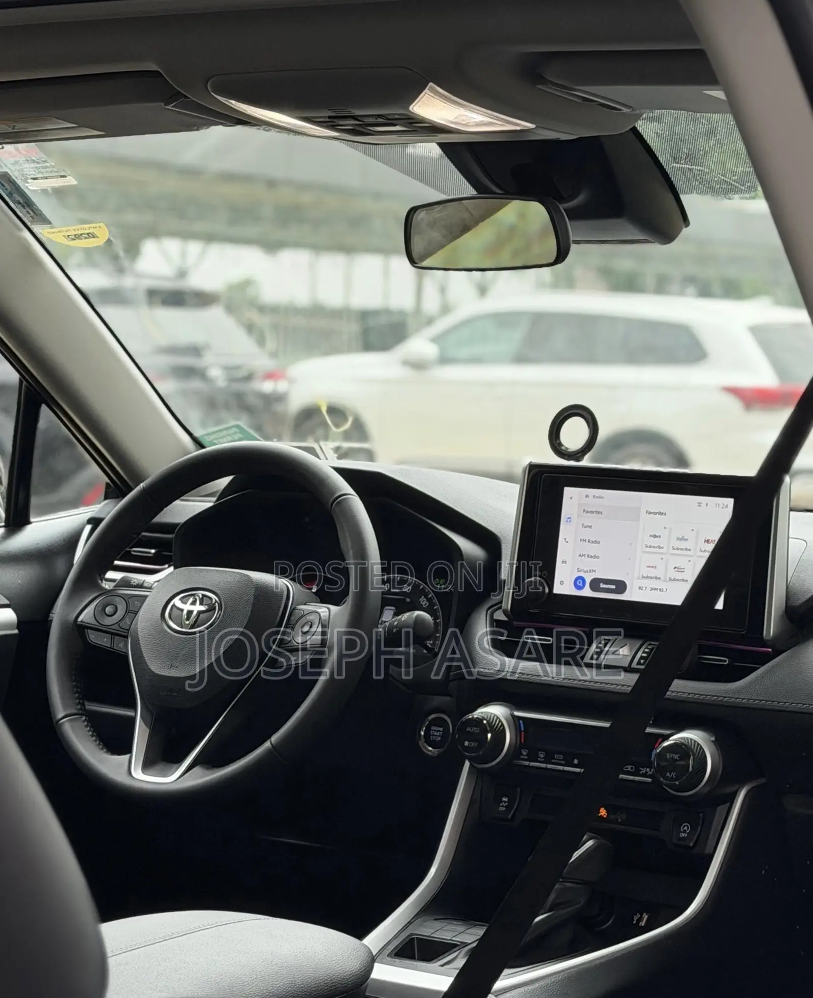 Toyota RAV4 XLE 2025