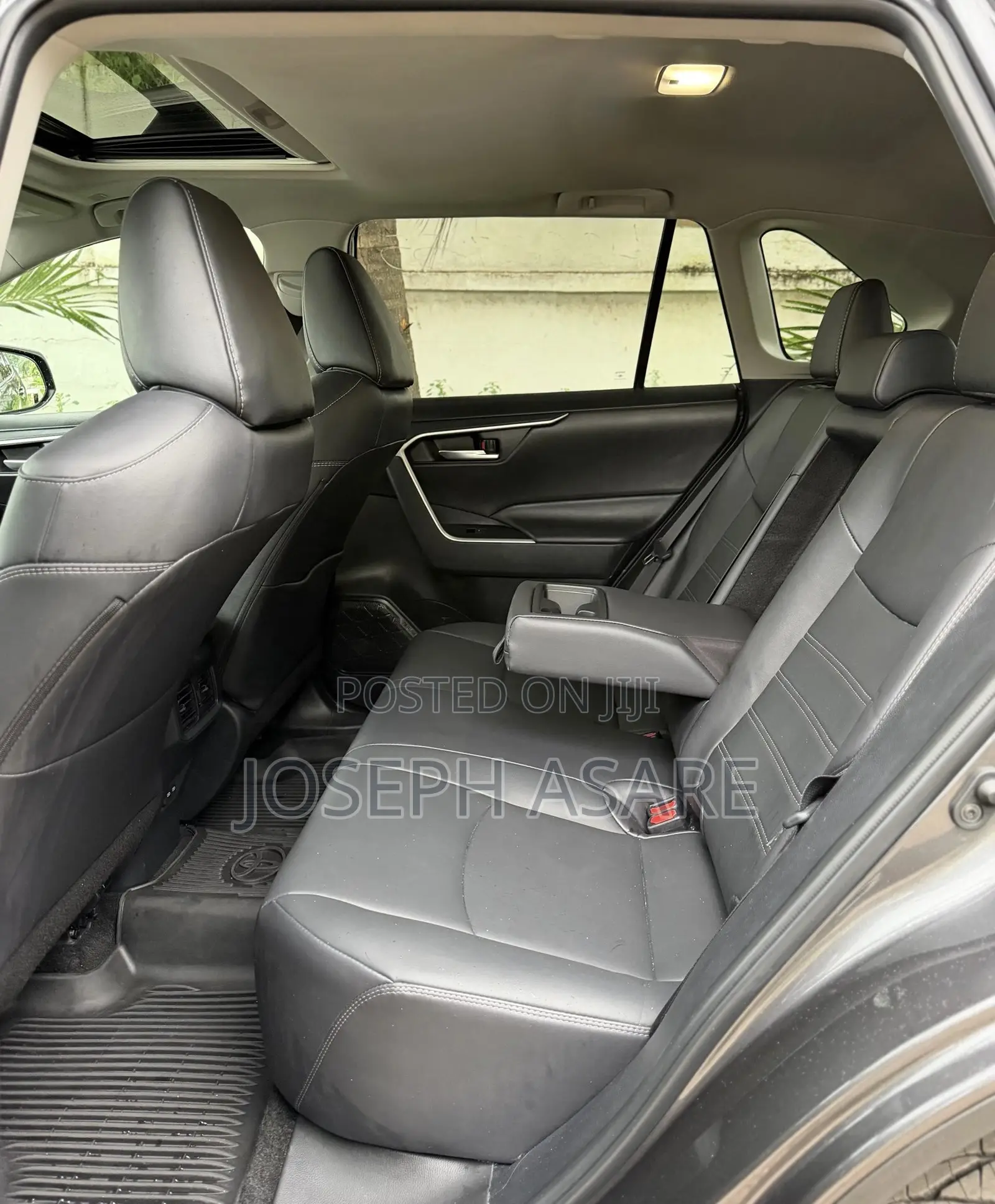 Toyota RAV4 XLE 2025