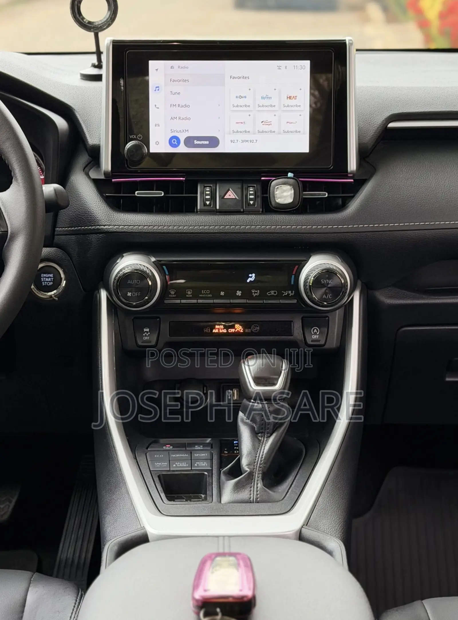 Toyota RAV4 XLE 2025