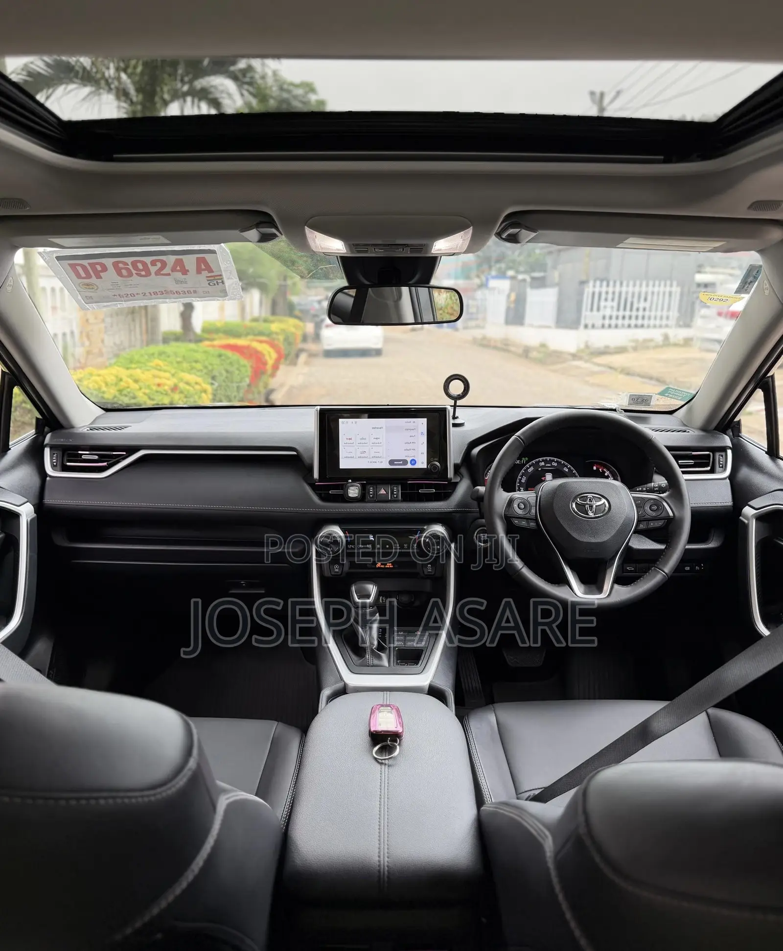 Toyota RAV4 XLE 2025