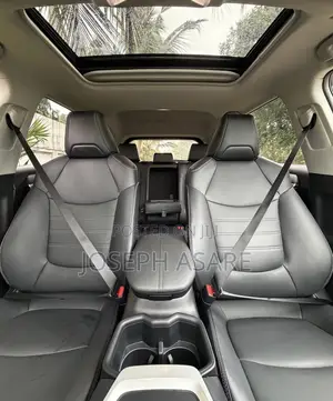 Toyota RAV4 XLE 2025