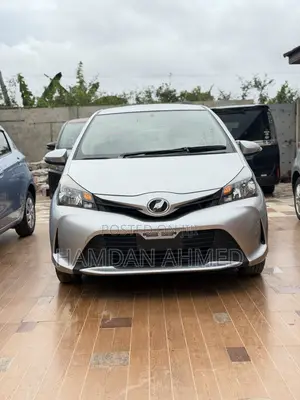Toyota Vitz 1.3 FWD 5dr 2015 Silver