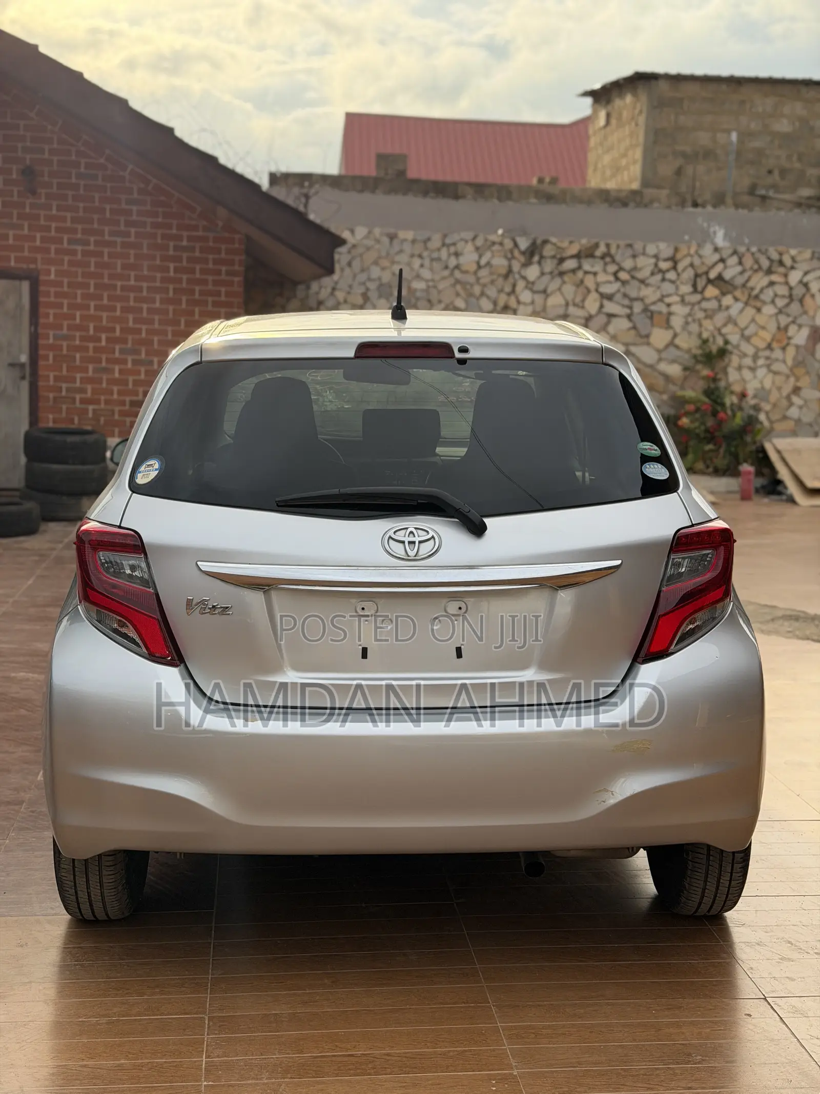 Toyota Vitz 1.3 FWD 5dr 2015 Silver