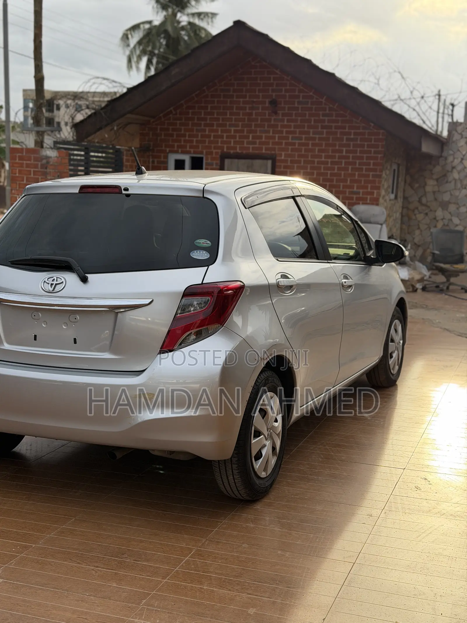 Toyota Vitz 1.3 FWD 5dr 2015 Silver