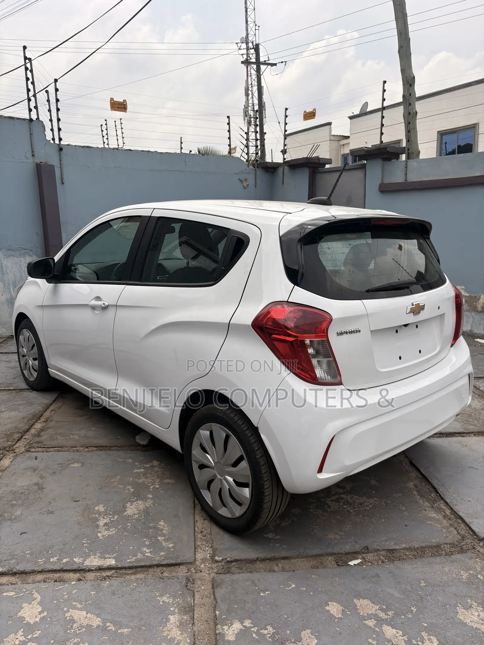 Chevrolet Spark 2021 White