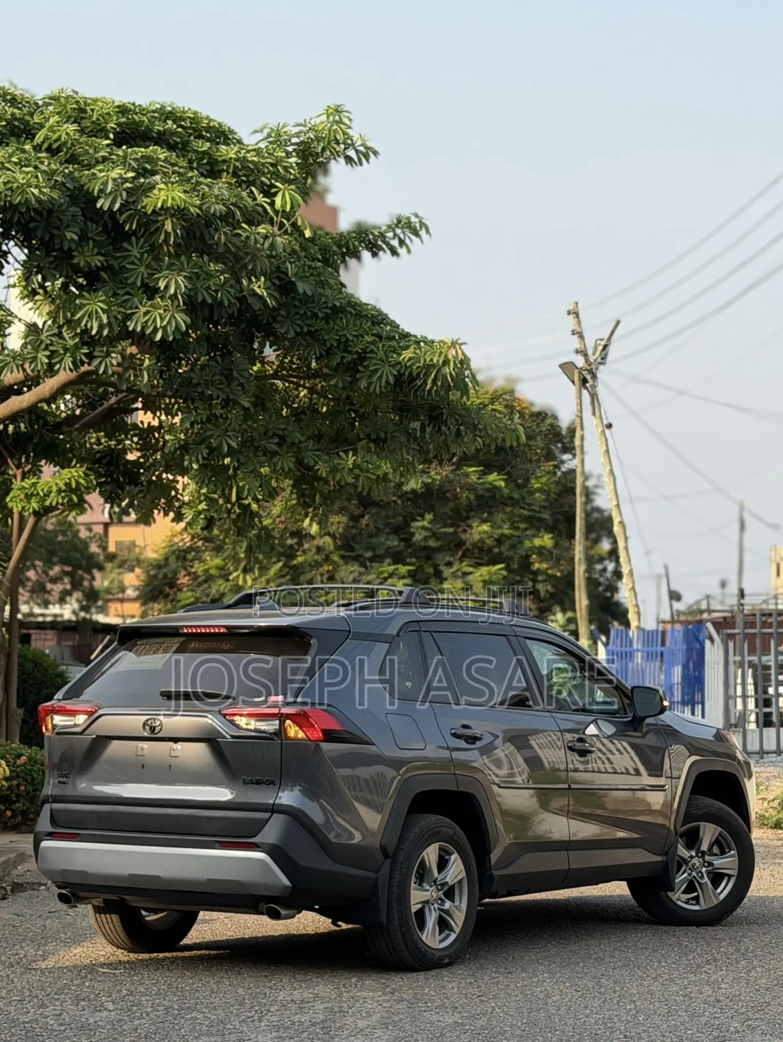 Toyota RAV4 XLE AWD 2023 Gray