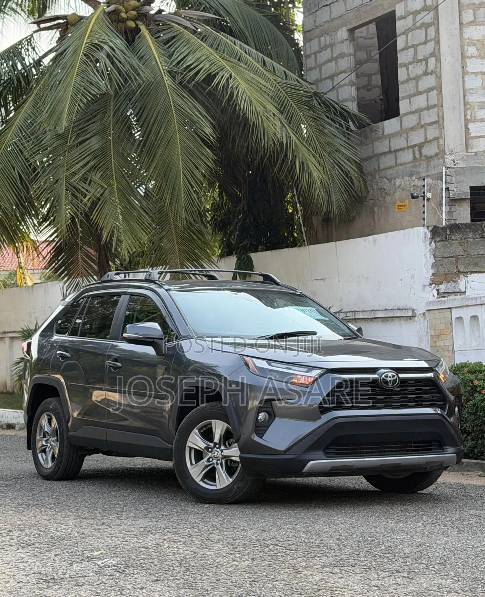 Toyota RAV4 XLE AWD 2023 Gray