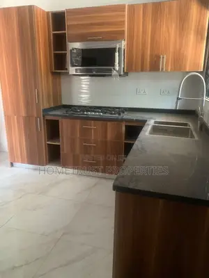 5bdrm House in Adenta Manyea for rent