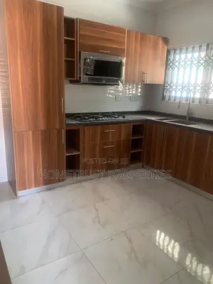 5bdrm House in Adenta Manyea for rent