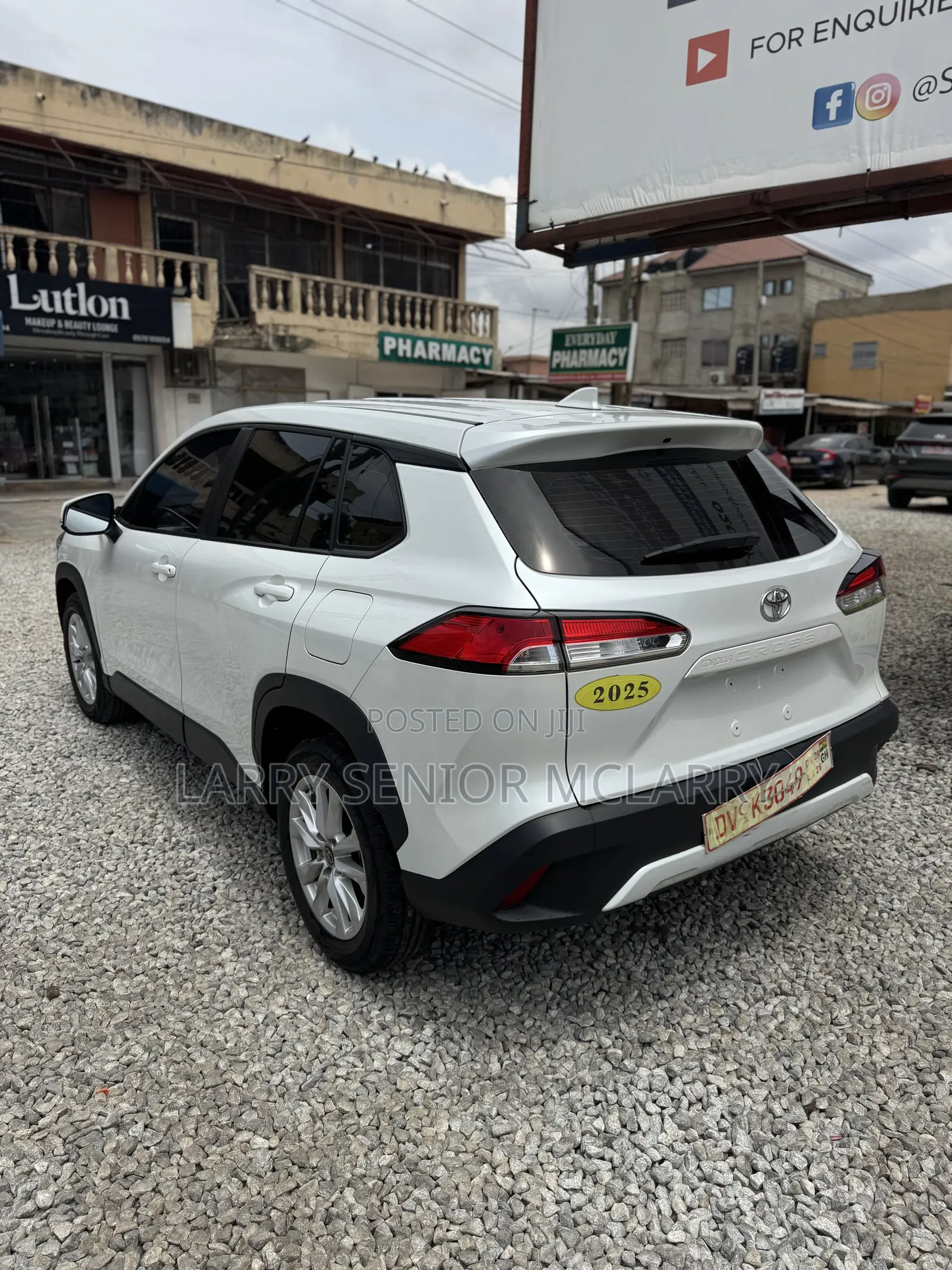New Toyota Corolla Cross LE 2025 White
