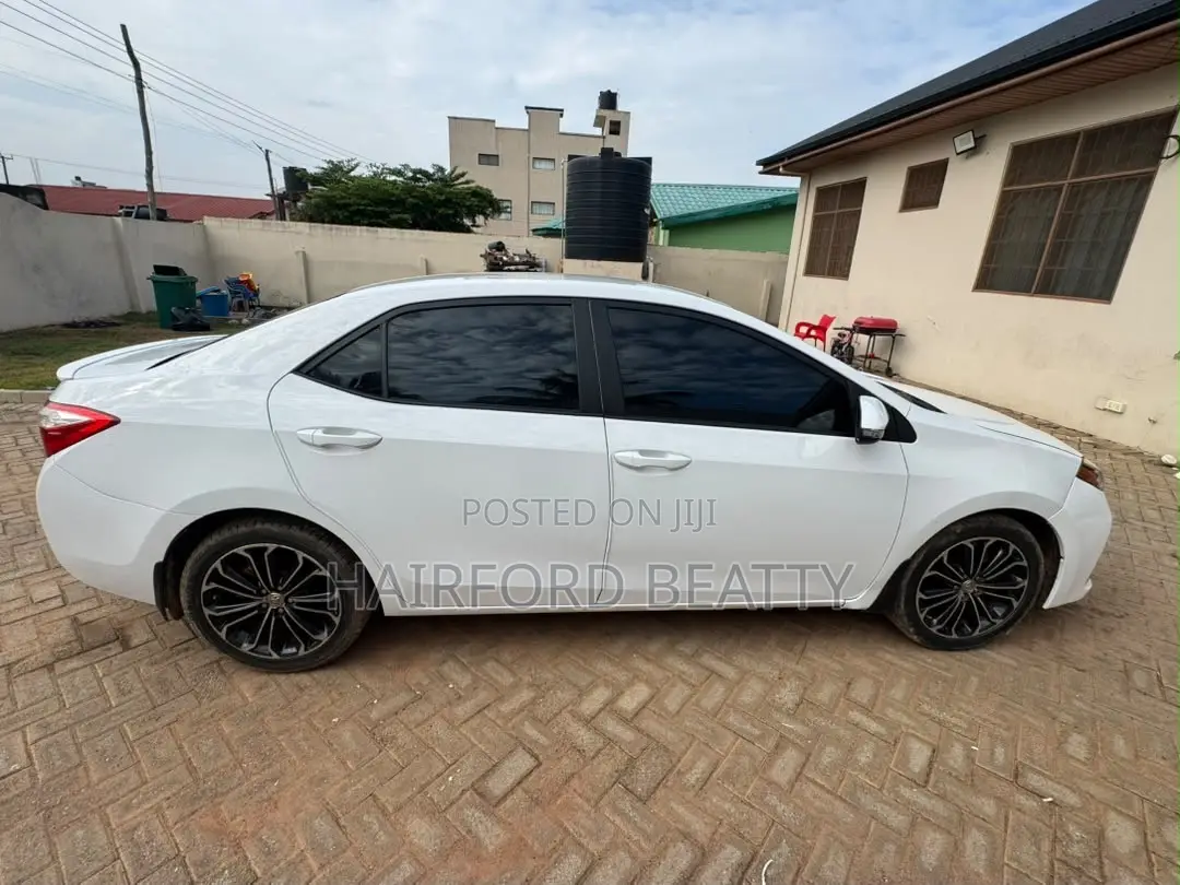 Toyota Corolla L 4dr Sedan (1.8L 4cyl CVT) 2017 White