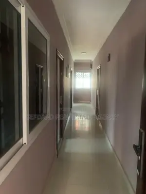 5bdrm House in Sefdard Properties, Adenta for rent
