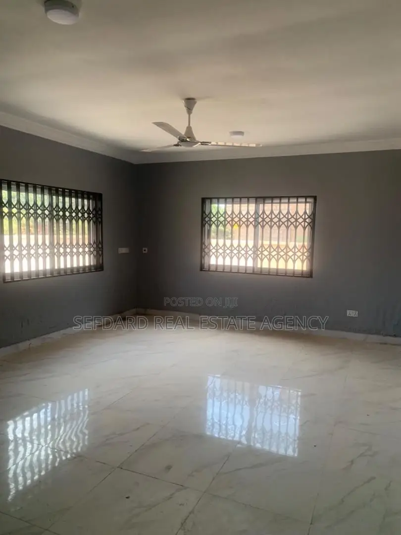 5bdrm House in Sefdard Properties, Adenta for rent