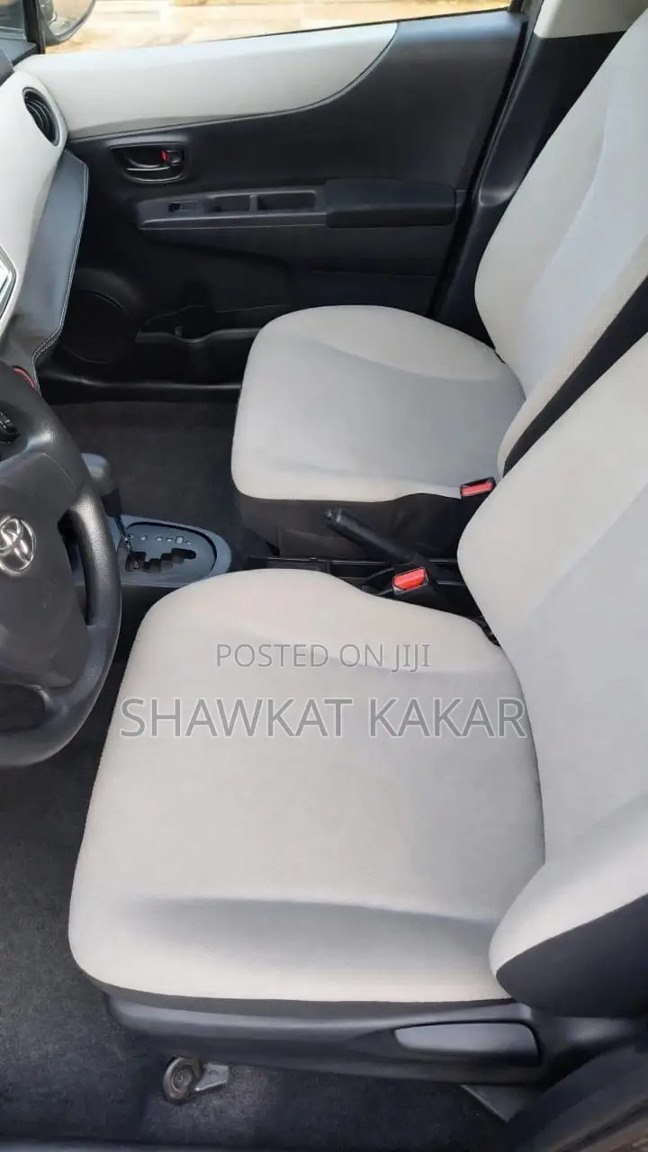 Toyota Vitz 1.3 AWD 3dr 2014 Gray